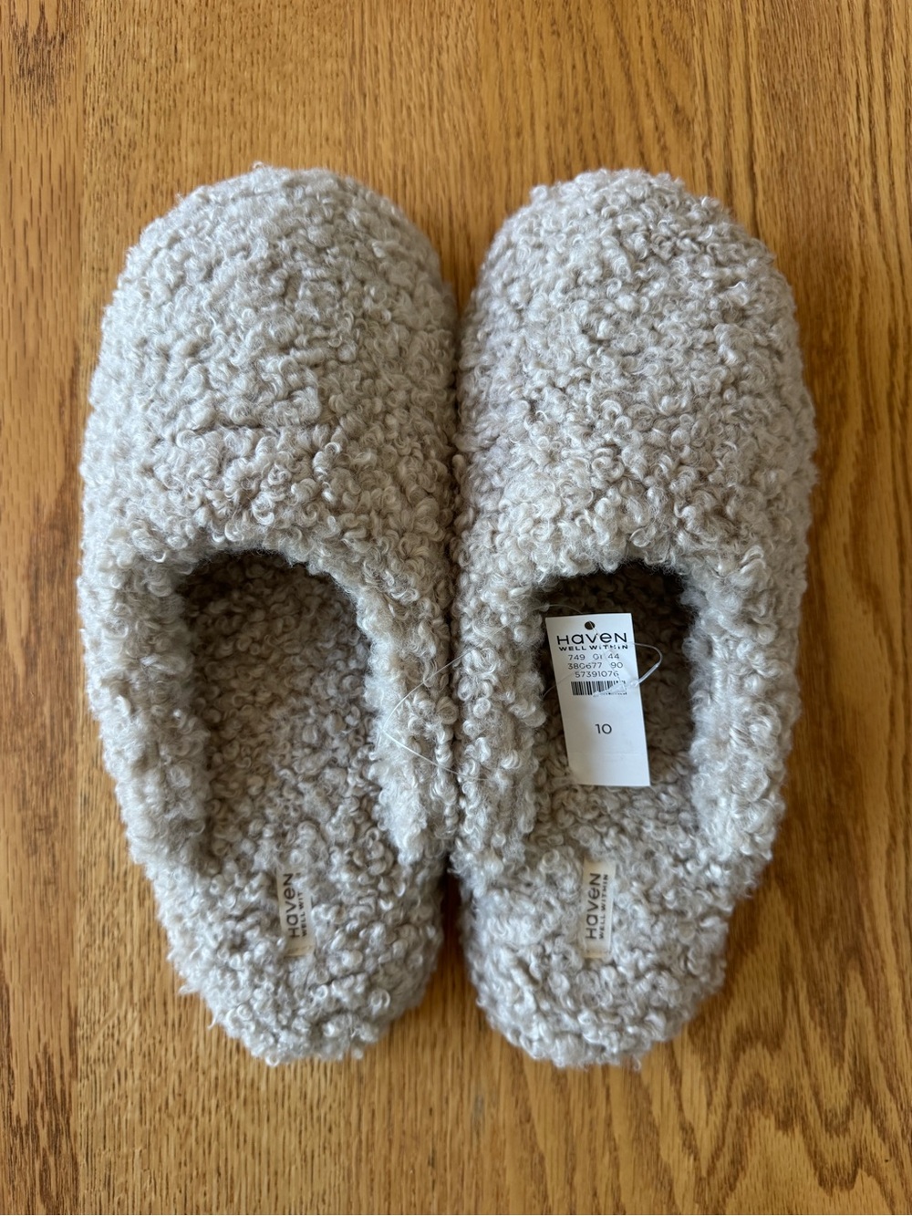 Haven Well Within NWT Cozy Sherpa Slippers in Light Tan Fuzzy Texture Poodle